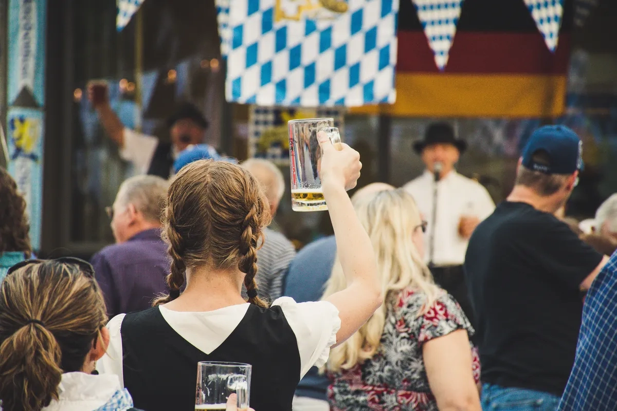 Poznate cijene na Oktoberfestu: Odrezak 229 eura, pola pečenog bio-pileta 24,50, pivo 15,40…
